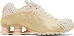 Кроссовки Nike Wmns Shox R4 'Guava Gold', золотой