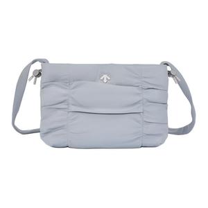 DESCENTE Женская студийная нейлоновая сумка через плечо светло-голубого цвета, Light Blue