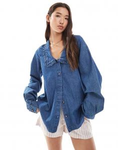 Джинсовая рубашка Miss Selfridge с рюшами на воротнике, цвет средневыстиранный