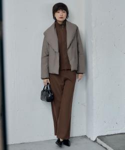 Спортивные брюки из двухслойного синтетического трикотажа, пригодные для стирки.