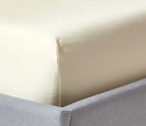 Простыня на резинке HOMESCAPES класса люкс 90x190 см, кремово-ванильный цвет, сатин, простыня на резинке, 100% египетский хлопок, с эластичным краем, плотность 1000 нитей Homescapes