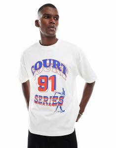 Футболка свободного кроя ASOS DESIGN со спортивной графикой в ​​кремово-белом цвете