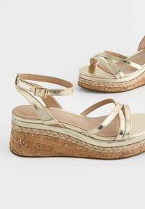 Босоножки на платформе FOREVER COMFORT STRAPPY Next, золото