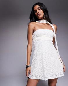 Эксклюзивное мини-платье Frolic с кружевом, сборками на груди, бандо, расклешенным подолом и шарфиком в кремовом цвете