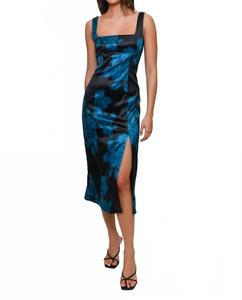 Платье Angi в черном цвете с просторными розами Hutch