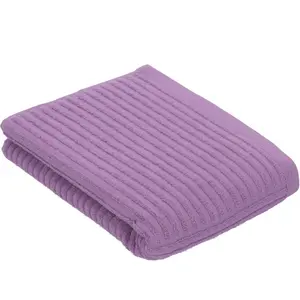 Полотенце Modern Lines с рельефной структурой чередования высоких и низких линий Esprit, темно-лиловый