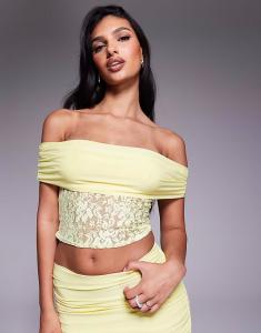 Облегающий кружевной топ с глубоким вырезом на талии лимонного цвета Missyempire