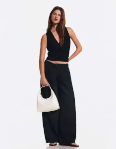 Сумка-ведро цвета экрю Bershka с эффектом кожи с заклепками