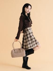 Экологичная замшевая сумка-бостон с подвеской