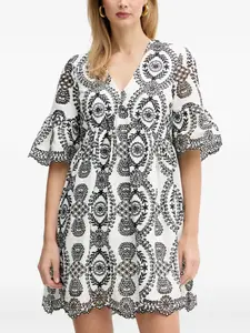 Мини-платье с геометрическим узором Silvian Heach, белый