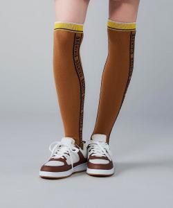 Двухцветные высокие носки с боковым логотипом