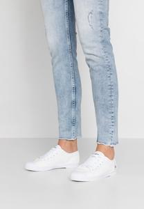 Низкие кроссовки BASIC Le Temps Des Cerises, розовый