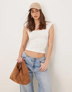 Топ Gina Tricot Soft Touch с короткими рукавами и глубоким круглым вырезом белого цвета