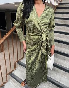Платье макси с запахом и завязкой в ​​мелкий зеленый горошек Narrated