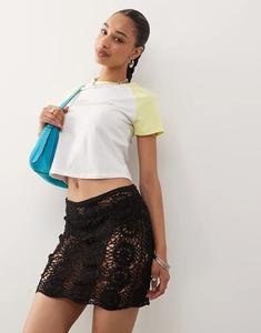 Мини-юбка COLLUSION, связанная крючком, черного цвета