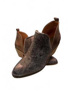 Женские ботинки Limitless в бронзовом цвете Boutique By Corkys, бронзовый