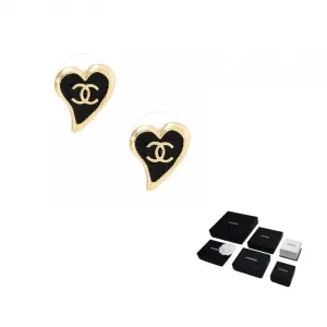 Серьги-гвоздики женские CHANEL