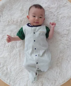 Логотип на ягодице, короткий рукав, двусторонний, все цвета