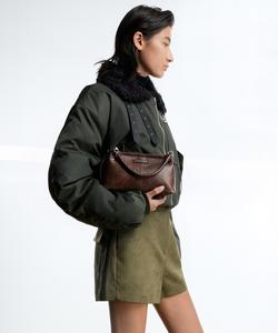 Сумка Noane с затягивающимся шнурком и верхней ручкой, выполненная в технике «мятый узор» Charles & Keith, цвет Distressedcoffee