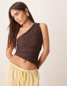 Фактурный топ на одно плечо с асимметричным подолом и сборками коричневого цвета от ASOS DESIGN