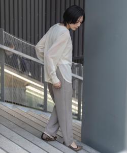 Пуловер из прозрачного трикотажа с закругленным низом