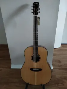 Гитара Breedlove Discovery Dreadnought с чехлом и аксессуарами
