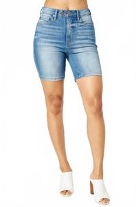 Бермуды с эффектом коррекции фигуры в средне-синем цвете Judy Blue