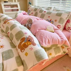 Antarctic Комплект постельного белья из 4 предметов (простыня на резинке 180 см, пододеяльник 200х230 см), молочный бархат, клетка