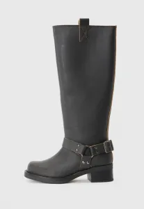 Высокие ковбойские/байкерские сапоги sabrenta Samsøe Samsøe, Black Olive