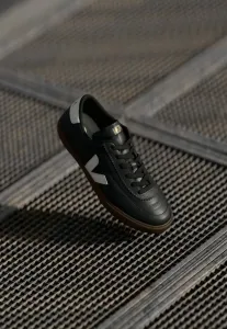 Кроссовки паненка Veja, Black/White