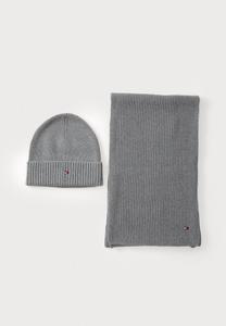 Шапка Tommy Hilfiger FLAG BEANIE & SCARF SET, Mid Grey Heather/Grey
