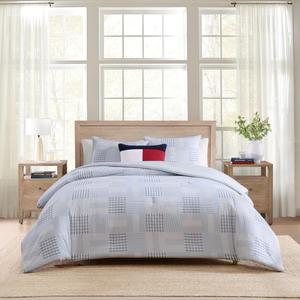 Tommy Hilfiger Комплект постельного белья Full/Queen, цвет Hamptons Patchwork Blue, из текстурированной хлопковой ткани средней плотности, сертифицирован Oeko-TEX. В комплект входит пододеяльник, простыня и наволочки.