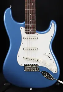 Электрогитара Squier Classic Vibe 60's Stratocaster с грифом из лаврового дерева, цвет Lake Placid Blue, вес 6 фунтов 13 унций