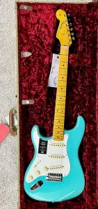 Fender American Vintage II 1957 Seafoam Леворукая Stratocaster с чехлом