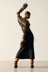 Вязаное платье с длинными рукавами