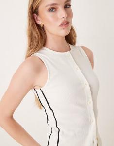 Топ Coord с круглым вырезом, застежкой на пуговицы и контрастной окантовкой кремового цвета Asos Design