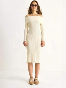 Bianco Lucci Вязаное платье в бежевом цвете