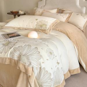 FUANNA Комплект постельного белья 1.5, 4 предмета: пододеяльник 200x230 см, простыня на резинке, 2 наволочки, цвет кремово-белый + шампань