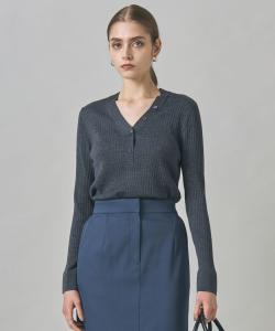 Стираемый пуловер с воротником-хенли из тонкой мериносовой шерсти.