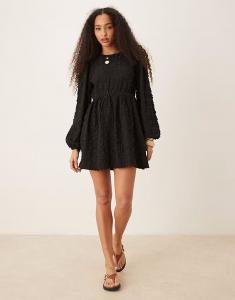 Мини-платье Gina Tricot из фактурного трикотажа с открытой спиной и объемными рукавами черного цвета