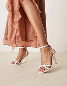 Босоножки Be Mine Sharly на каблуке с бантом из атласа цвета слоновой кости