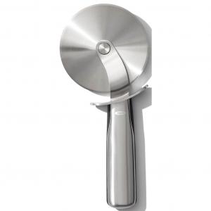 Кухонный нож для пиццы из нержавеющей стали с мягкой ручкой Oxo Good Grips, серебристый