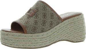 GUESS Женские сандалии Zakki на платформе, Medium Brown Patent