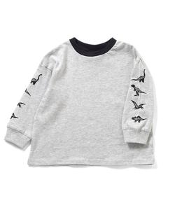 Эксклюзивная футболка с принтом на рукаве, доступная только в интернете.