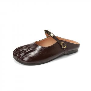 MADALLO Женские тапочки с закрытым носком на резиновой подошве устойчивые к истиранию коричневые, цвет Brown