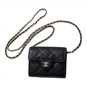 CHANEL Кожаная мини-сумка через плечо черная женская