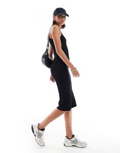 Черное платье миди в рубчик Hera