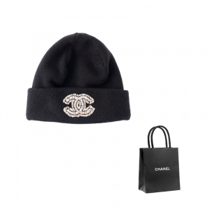 CHANEL Бежевая вязаная шапка с логотипом, Black