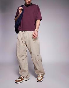 Брюки Bershka Parachute Baggy бежевого цвета