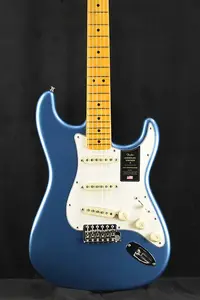 Fender American Vintage II 1973 Stratocaster, цвет Lake Placid Blue, гриф из клена